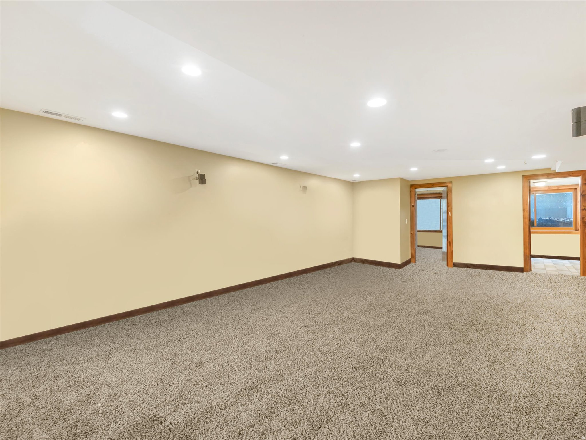 EMIGRATION PLACE - Residential