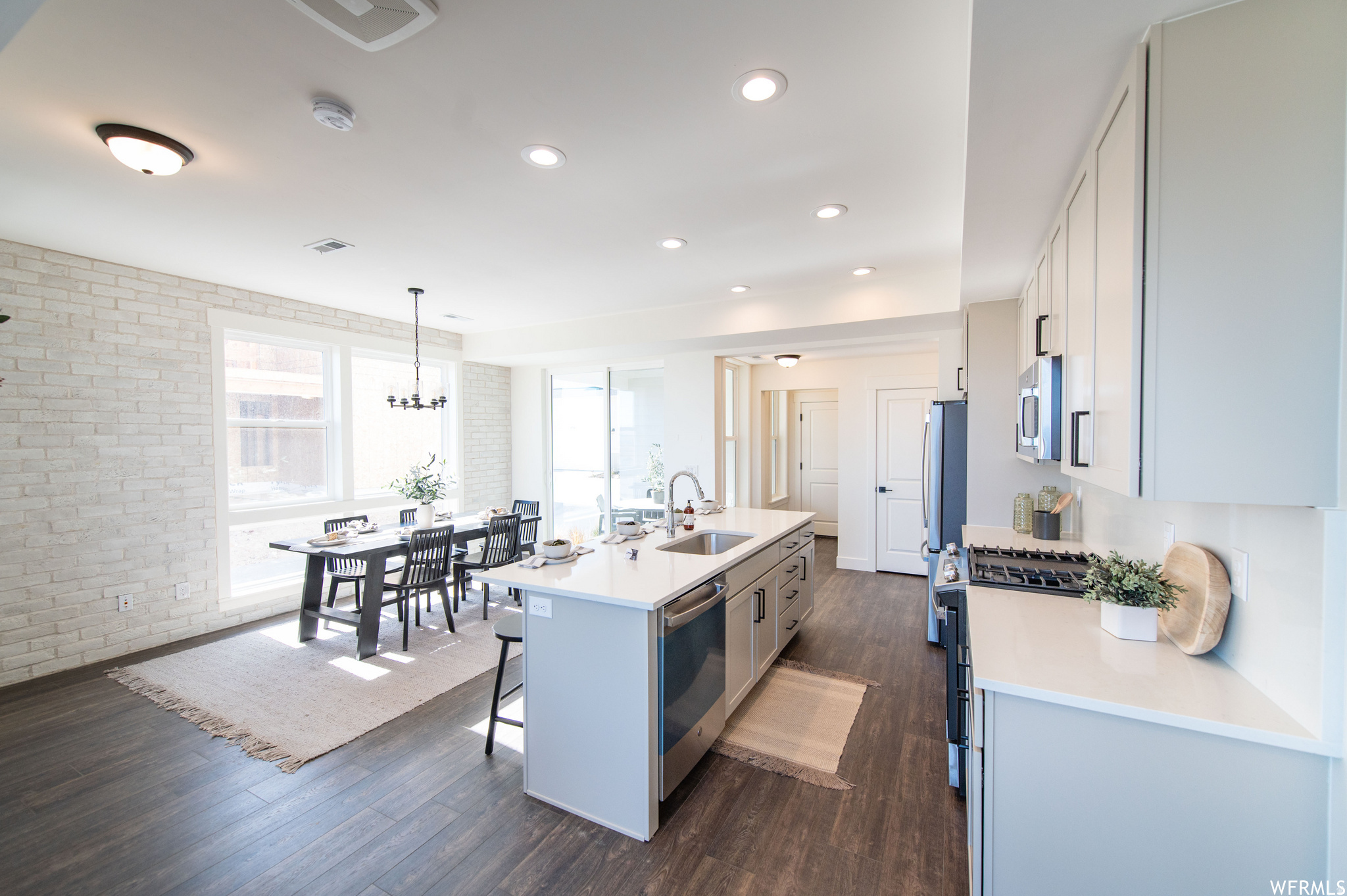 DAYBREAK - Residential