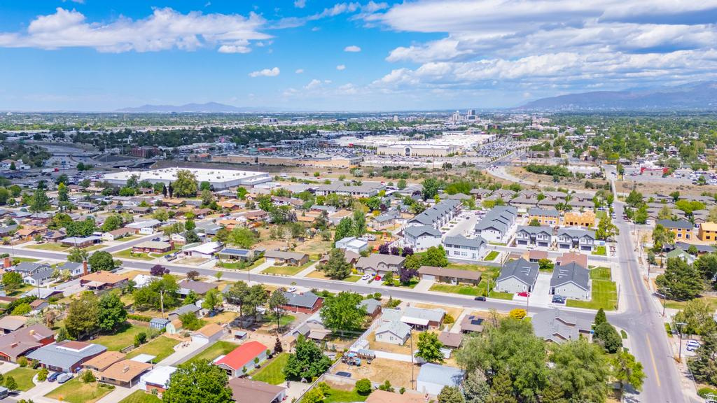 TWIN PEAKS CIRCLE - Residential