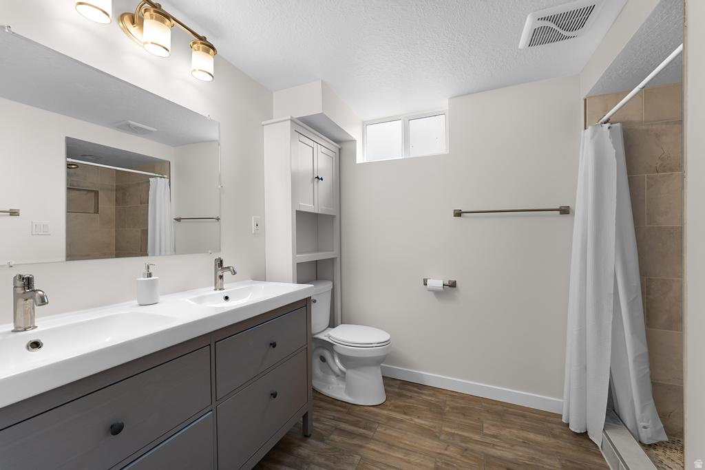 TWIN PEAKS CIRCLE - Residential