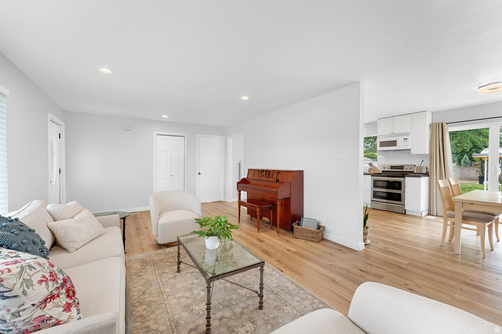 TWIN PEAKS CIRCLE - Residential