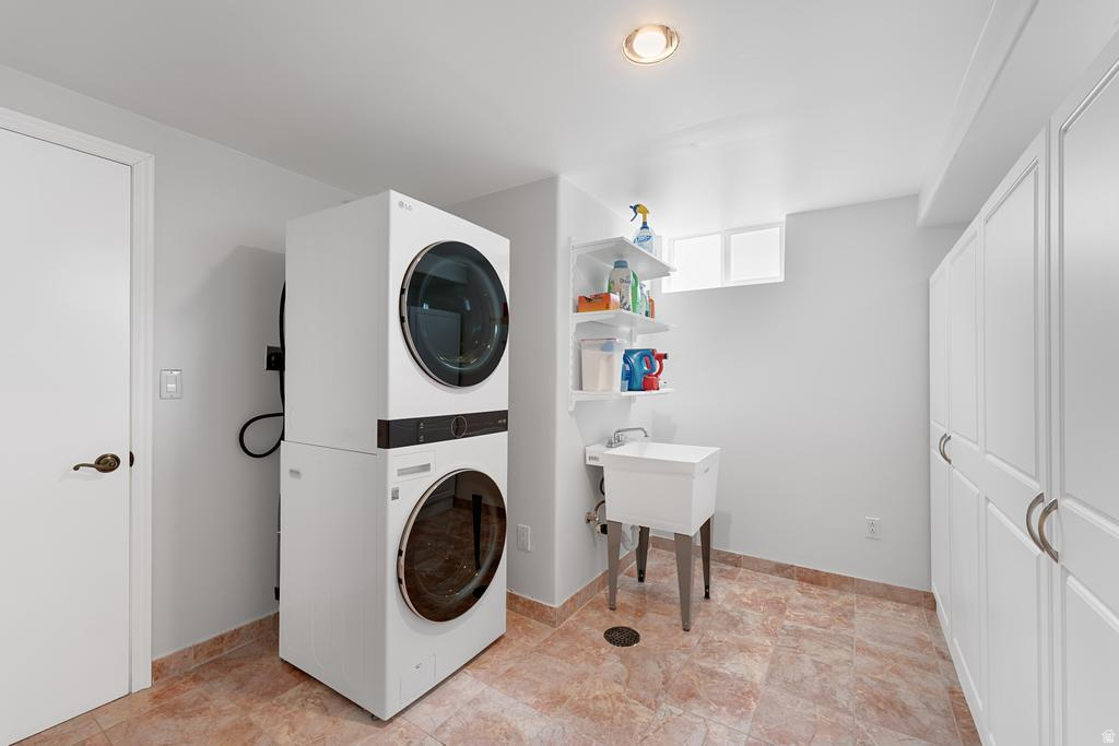 TWIN PEAKS CIRCLE - Residential