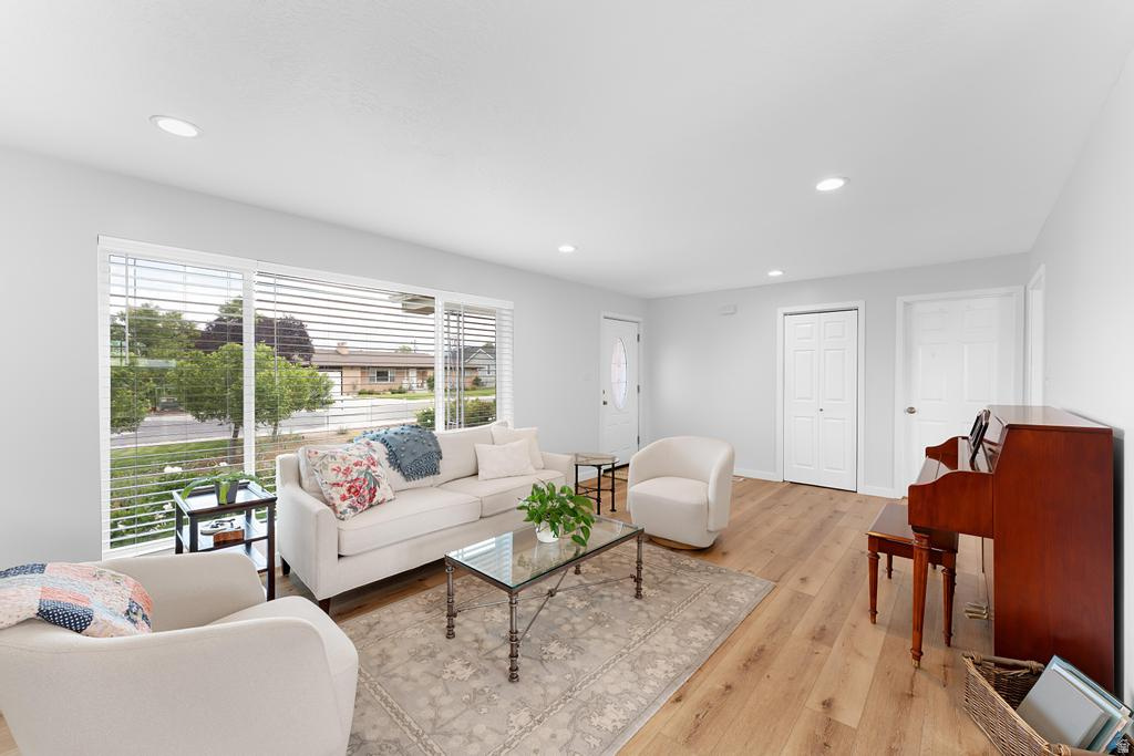 TWIN PEAKS CIRCLE - Residential
