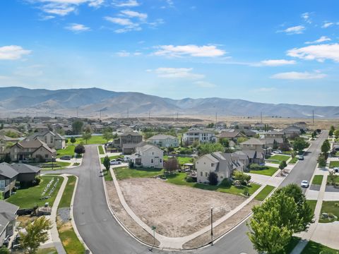 Tiny photo for 127 W HONEYSUCKLE DR #221, Saratoga Springs, UT 84045 (MLS # 2148075)