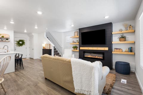 Townhouse For Sale - 937 E Hercules Ct<br/> Davis County, Layton, UT 84040