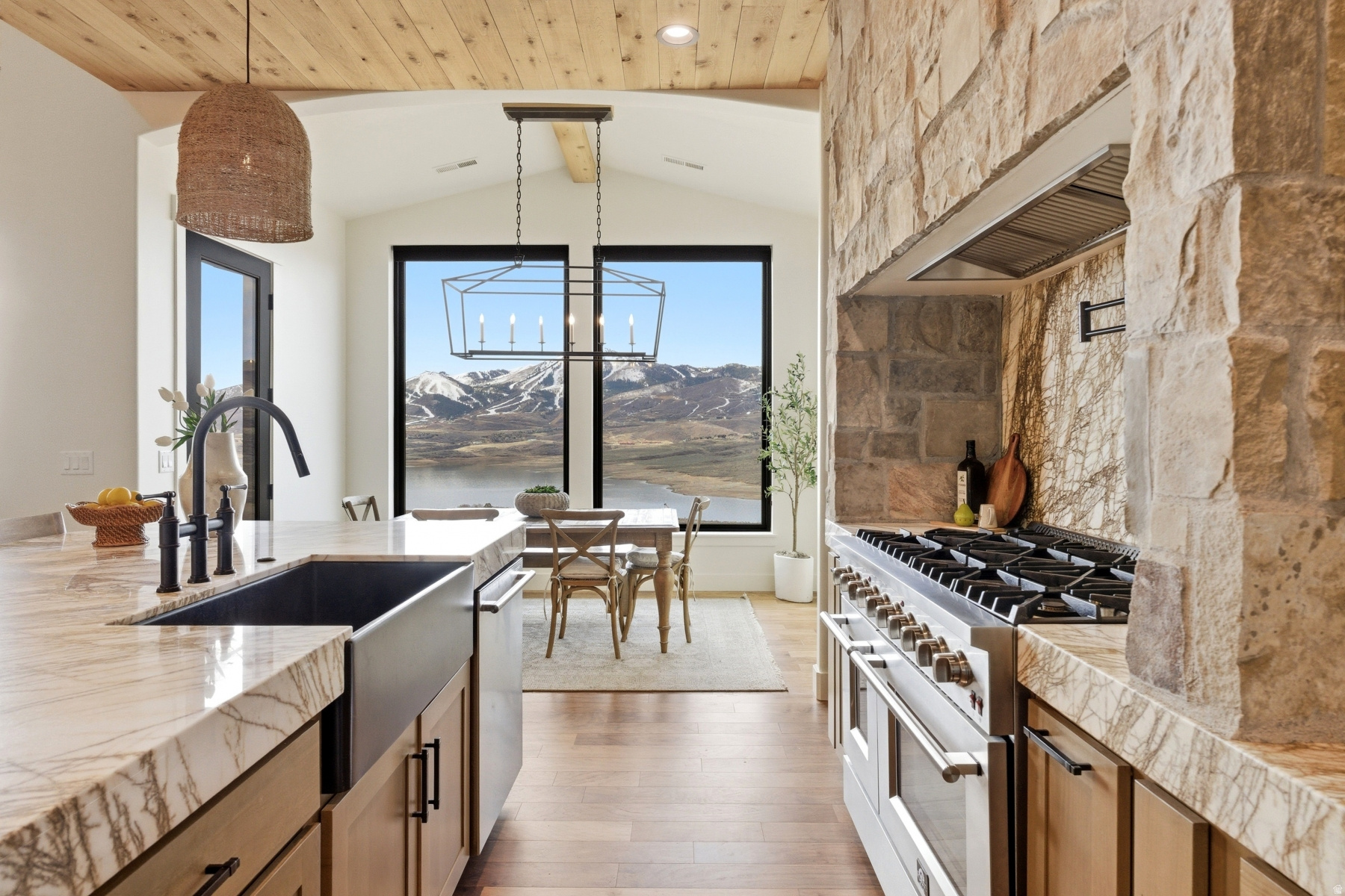 DEER MOUNTAIN RESORT - Residential