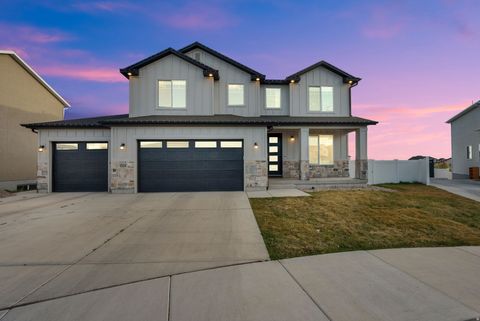 Photo of 213 W SICULA RD, Vineyard, UT 84059 (MLS # 2141399)