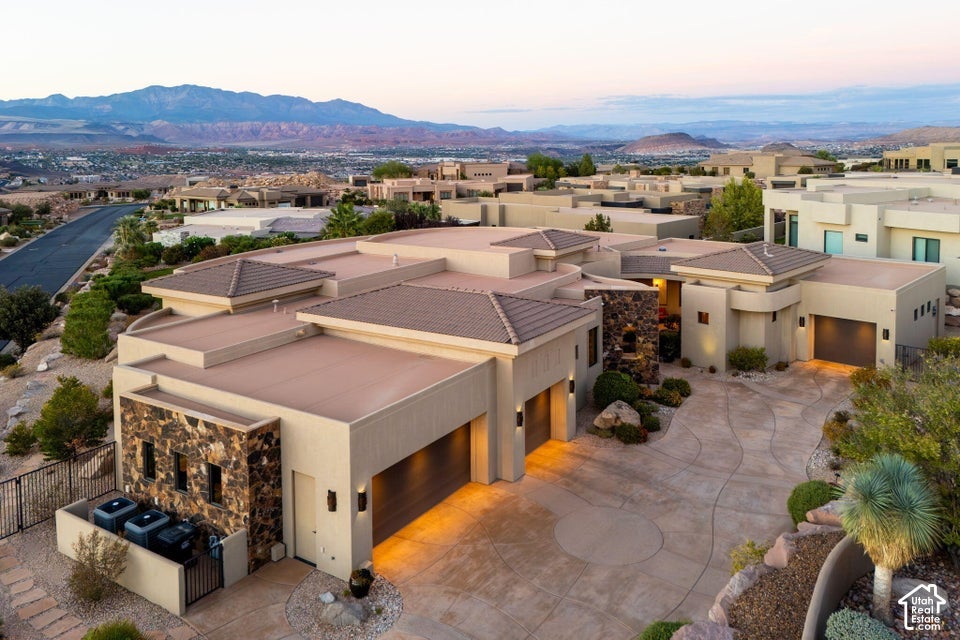 Photo of 2011 S PINNACLE DR, Saint George, UT 84790 (MLS # 2188052)