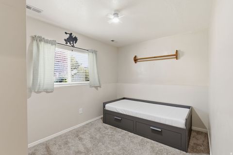 Tiny photo for 424 W CREEKSIDE LN, Kaysville, UT 84037 (MLS # 2120684)