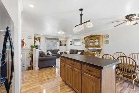 Tiny photo for 424 W CREEKSIDE LN, Kaysville, UT 84037 (MLS # 2120684)