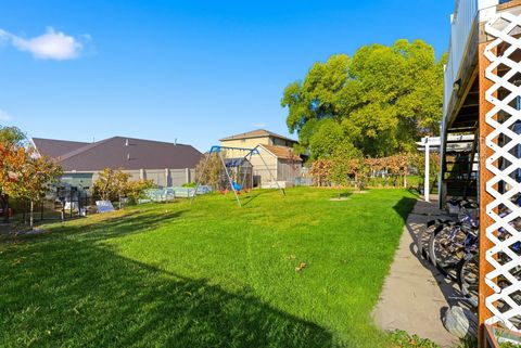 Tiny photo for 424 W CREEKSIDE LN, Kaysville, UT 84037 (MLS # 2120684)