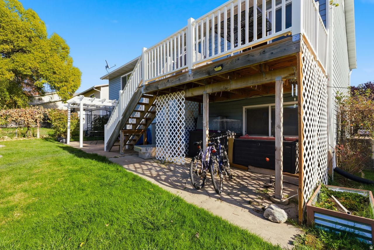 CREEKSIDE - Residential