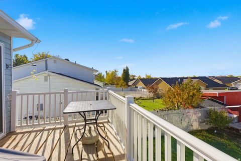 Tiny photo for 424 W CREEKSIDE LN, Kaysville, UT 84037 (MLS # 2120684)