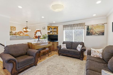 Tiny photo for 424 W CREEKSIDE LN, Kaysville, UT 84037 (MLS # 2120684)