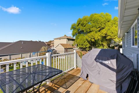 Tiny photo for 424 W CREEKSIDE LN, Kaysville, UT 84037 (MLS # 2120684)