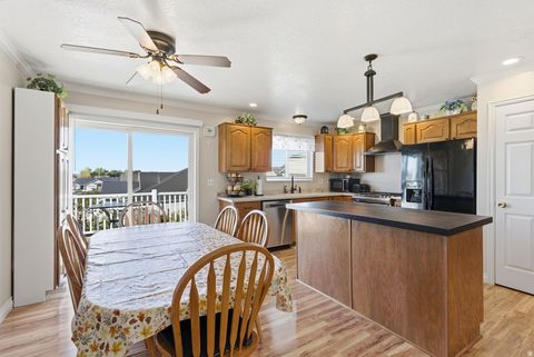 Tiny photo for 424 W CREEKSIDE LN, Kaysville, UT 84037 (MLS # 2120684)