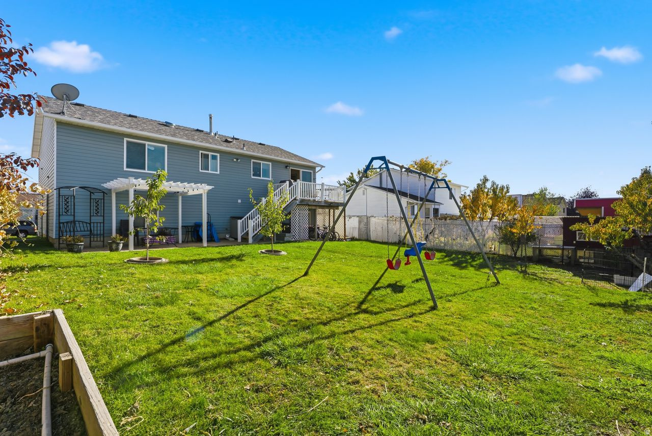 CREEKSIDE - Residential