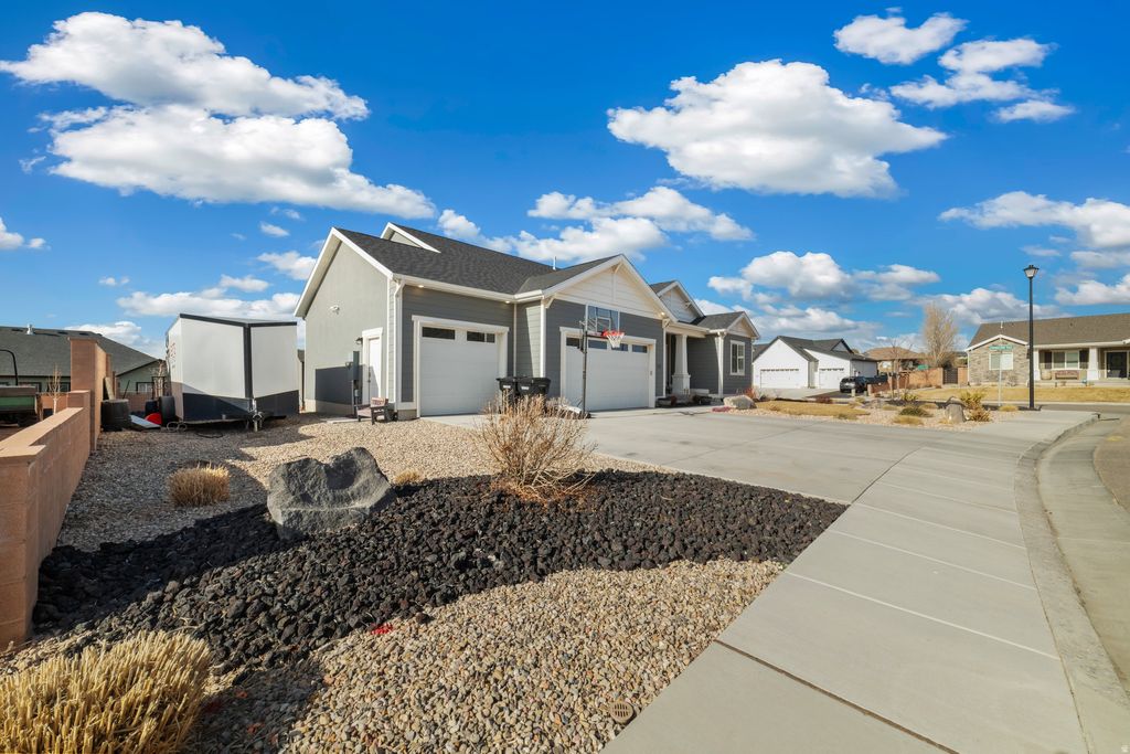 Photo of 330 S SHERRATT DR, Cedar City, UT 84720 (MLS # 2140103)