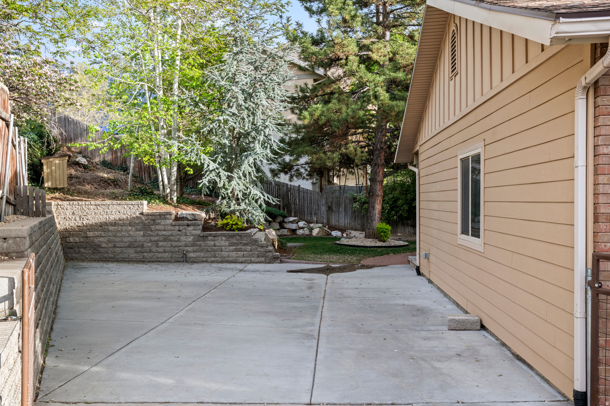 RAINTREE VILLAGE - Residential