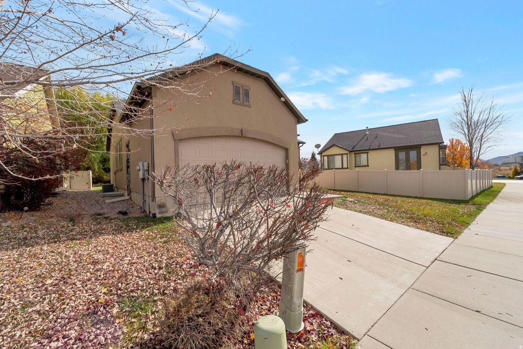 Photo of 2722 N DOUBLE EAGLE DR, Lehi, UT 84048 (MLS # 2153710)