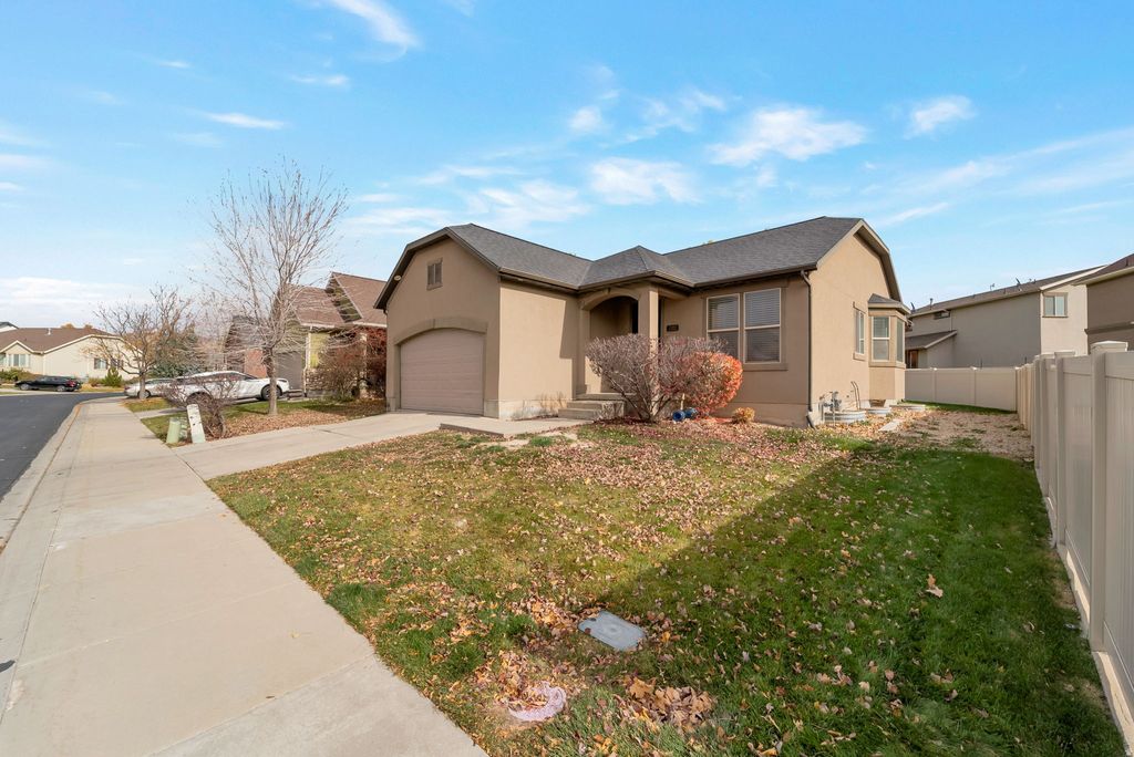 Photo of 2722 N DOUBLE EAGLE DR, Lehi, UT 84048 (MLS # 2153710)