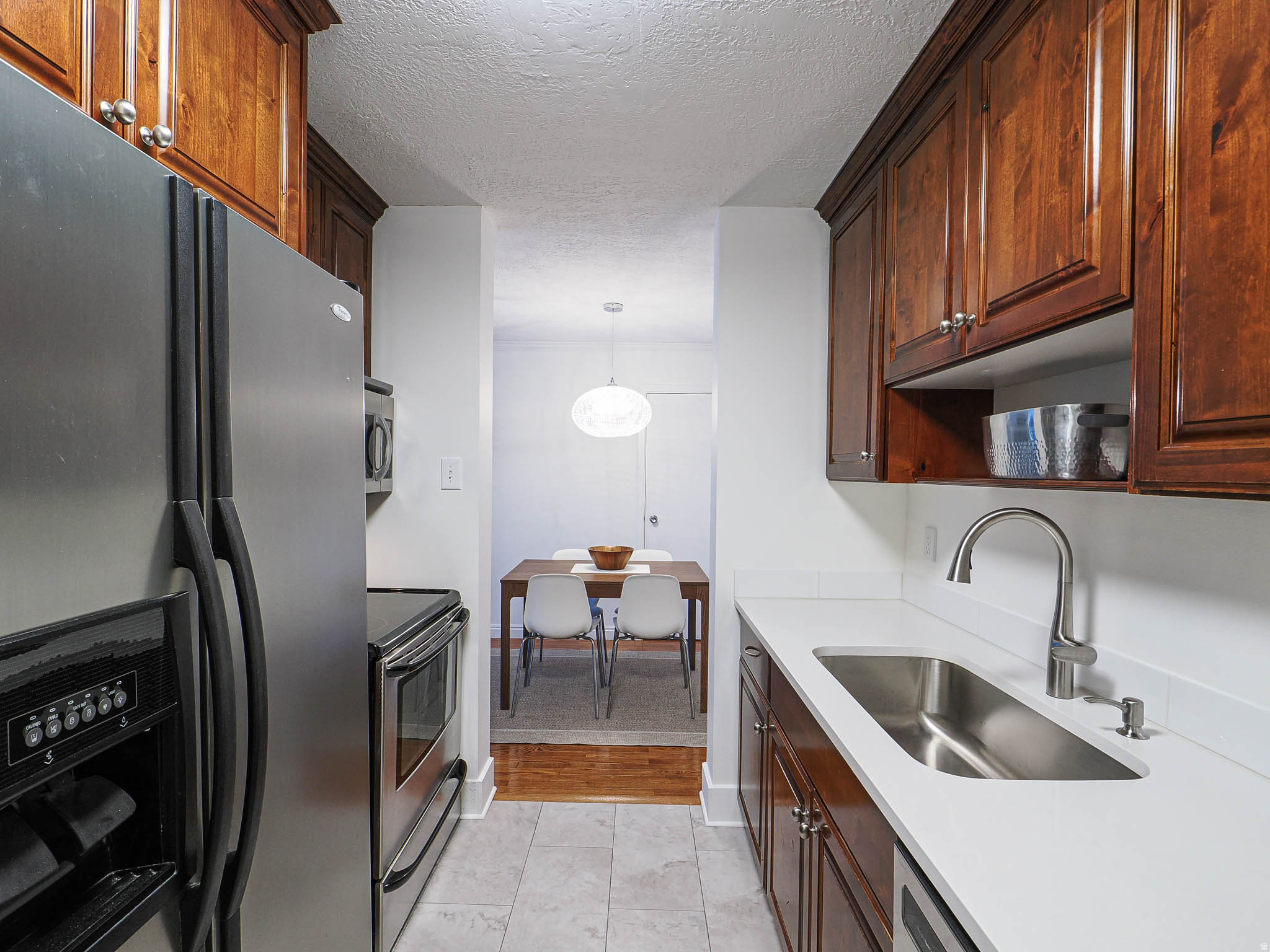 CANYON ROAD TOWERS COND - Residential