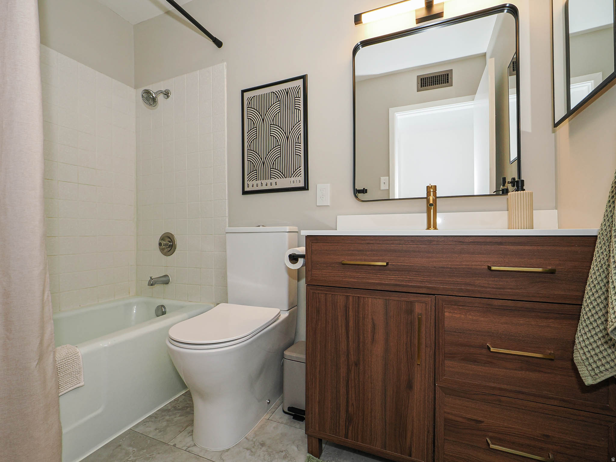 CANYON ROAD TOWERS COND - Residential