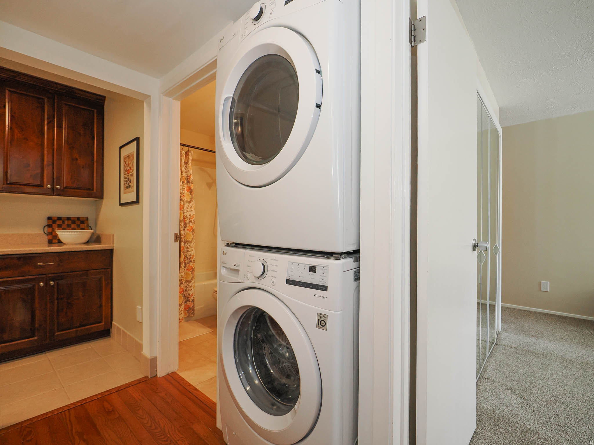 CANYON ROAD TOWERS COND - Residential