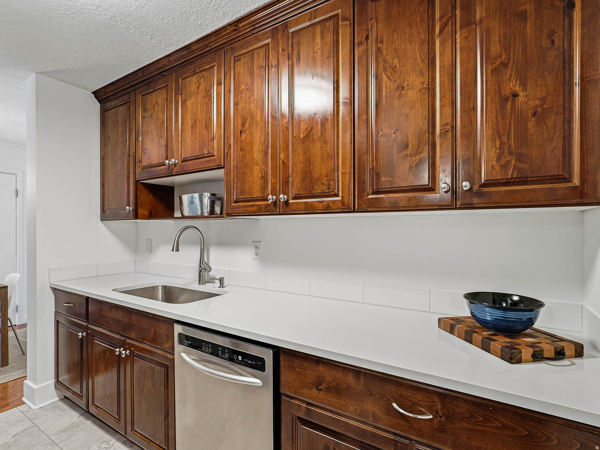 CANYON ROAD TOWERS COND - Residential