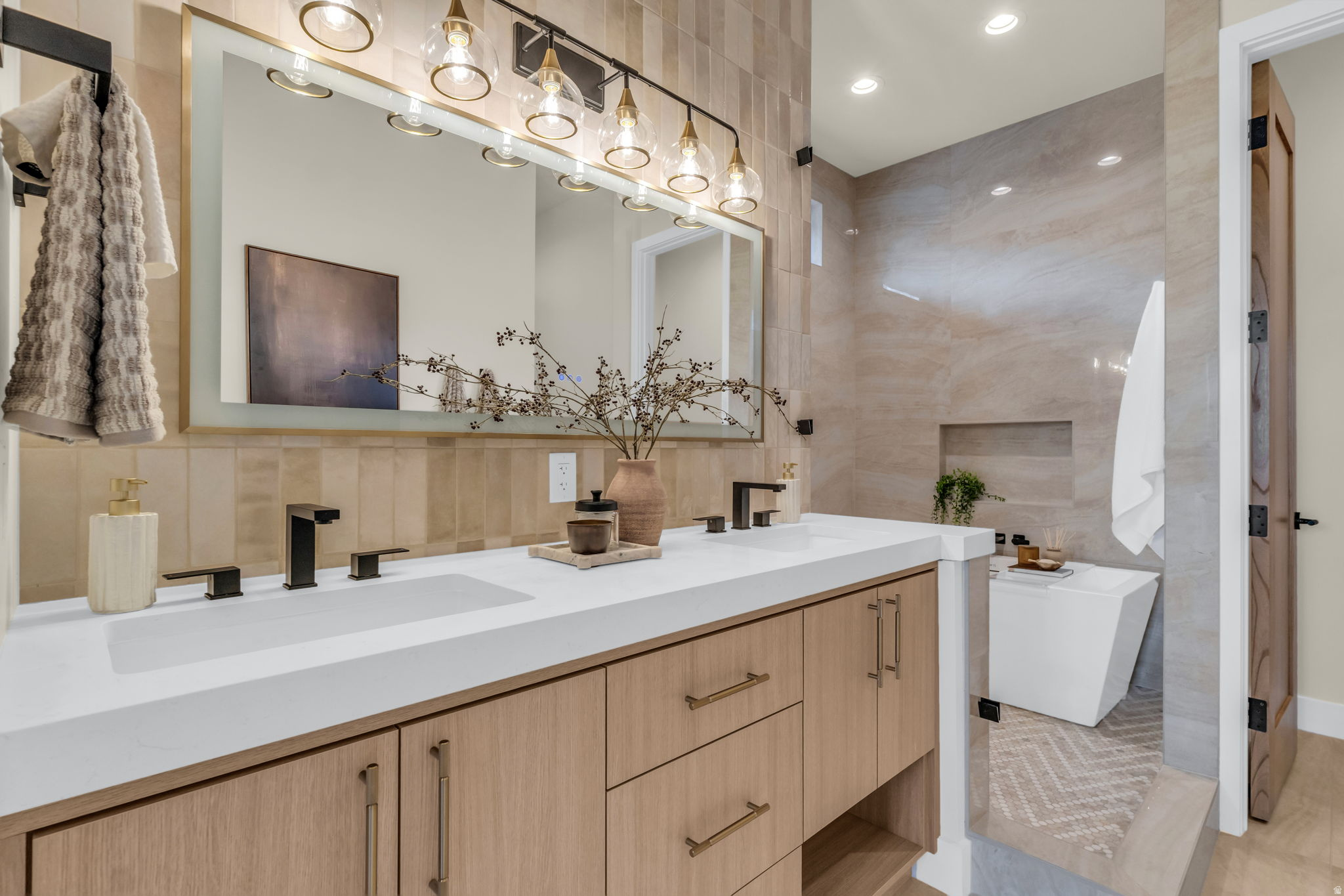 HIDEOUT CANYON PHASE 1 - Residential