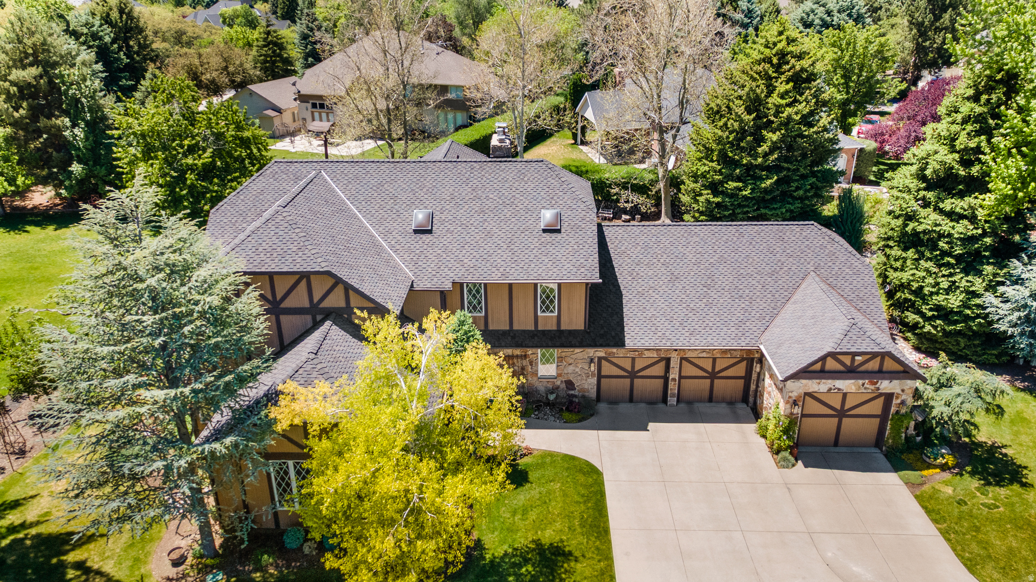 HIDDEN OAKS - Residential