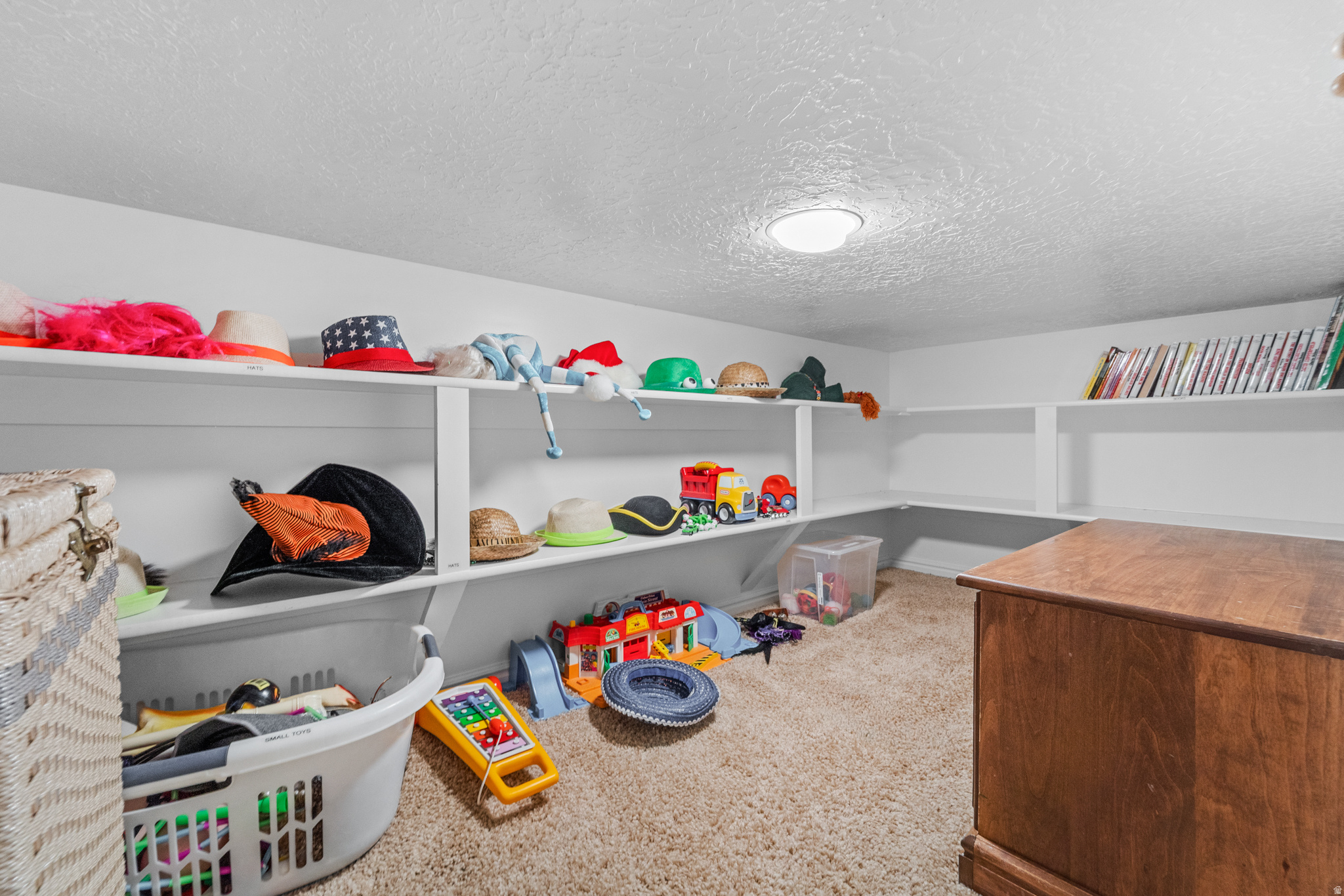 HIDDEN OAKS - Residential