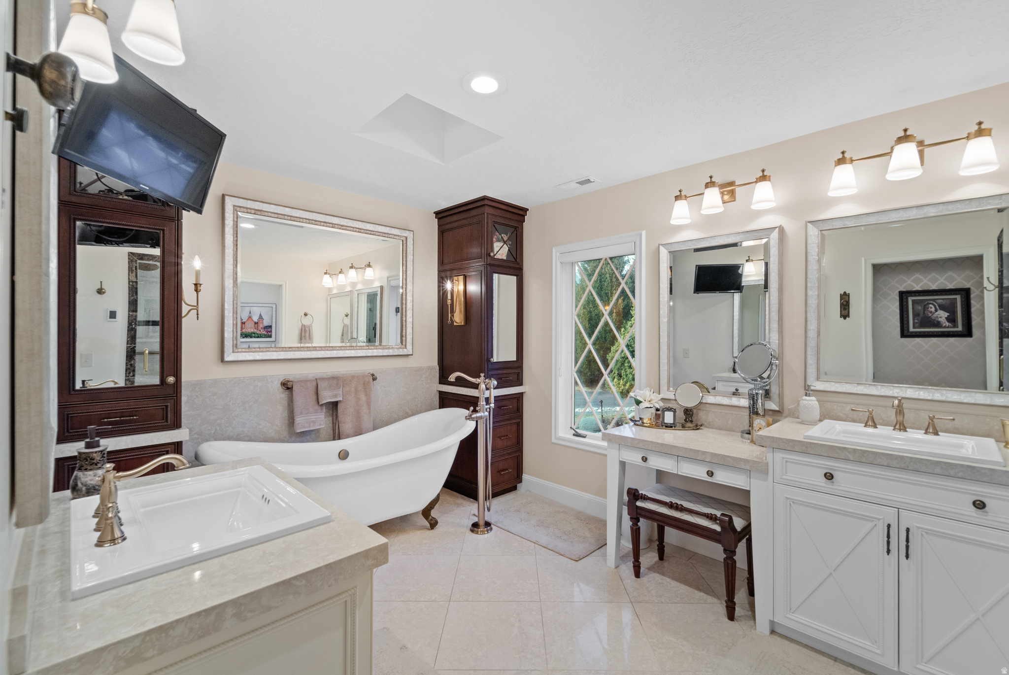 HIDDEN OAKS - Residential