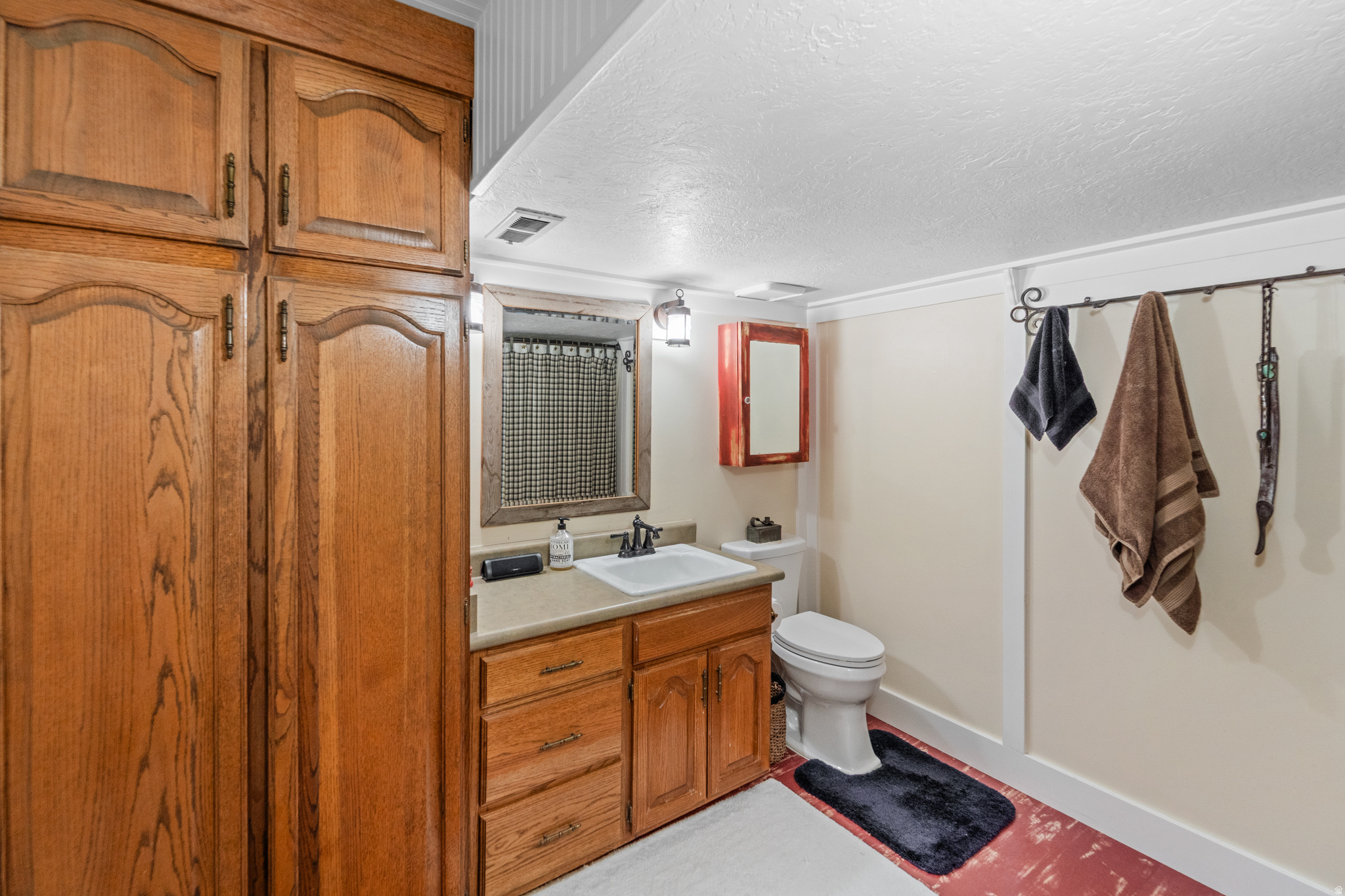 HIDDEN OAKS - Residential