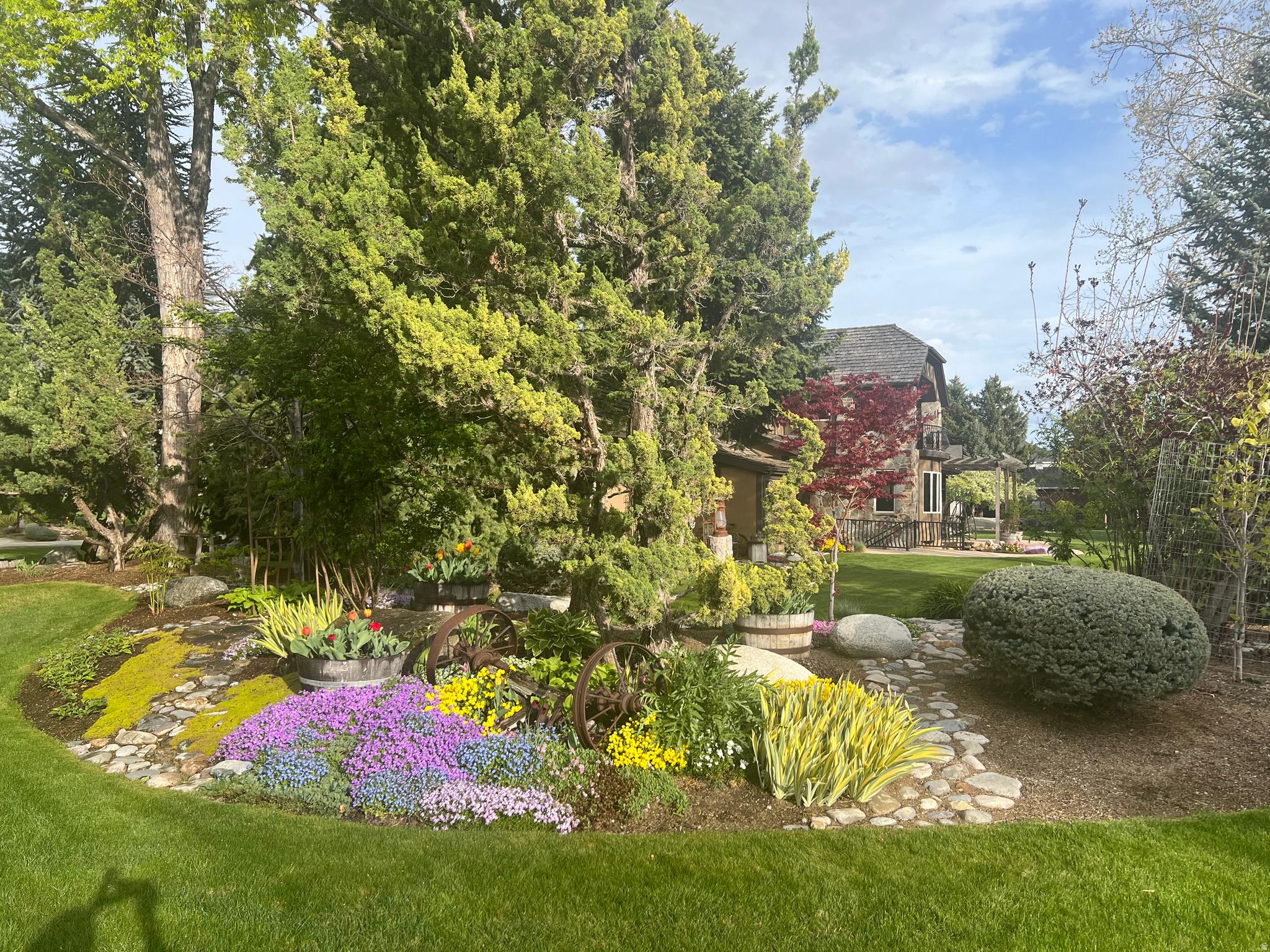 HIDDEN OAKS - Residential