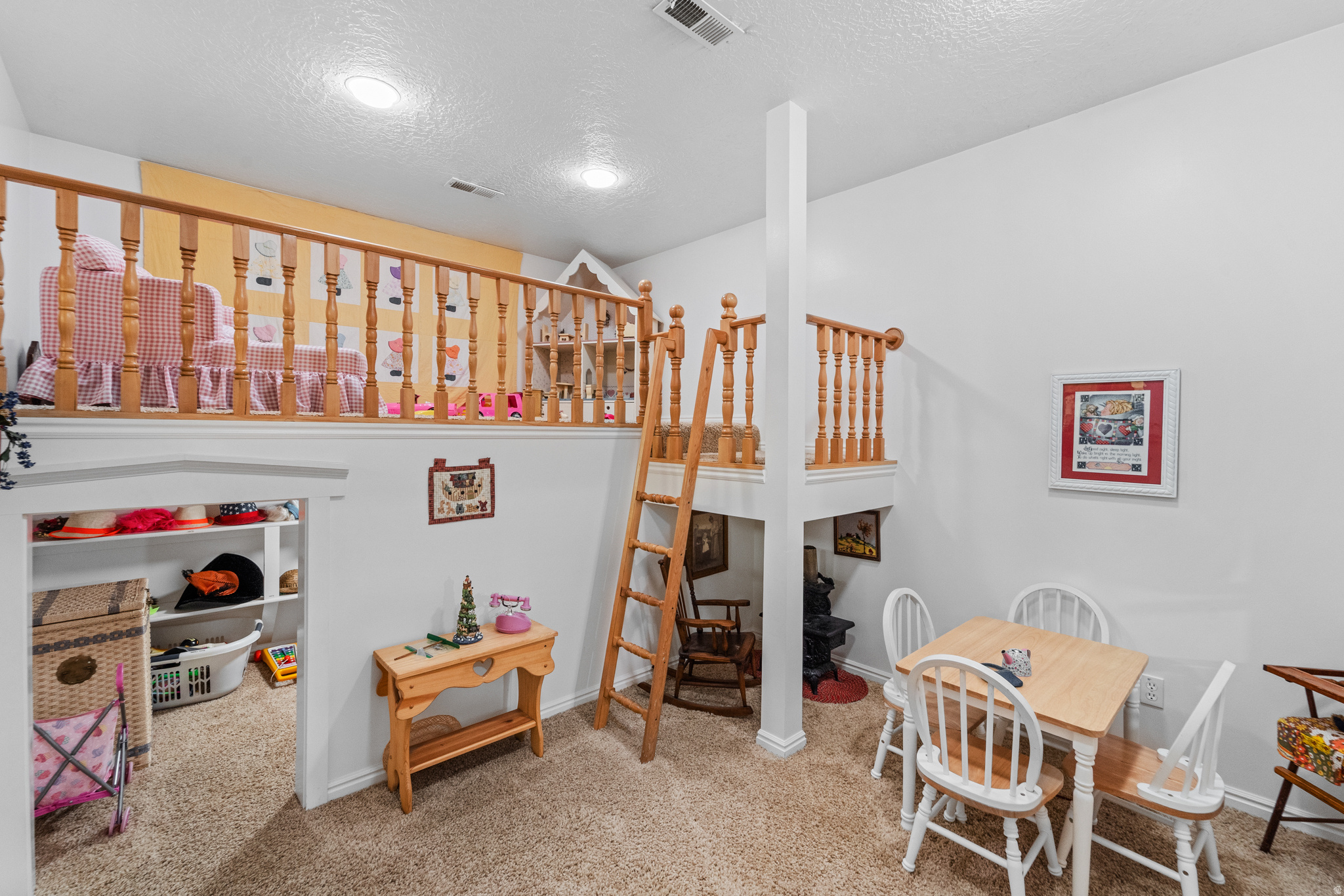 HIDDEN OAKS - Residential