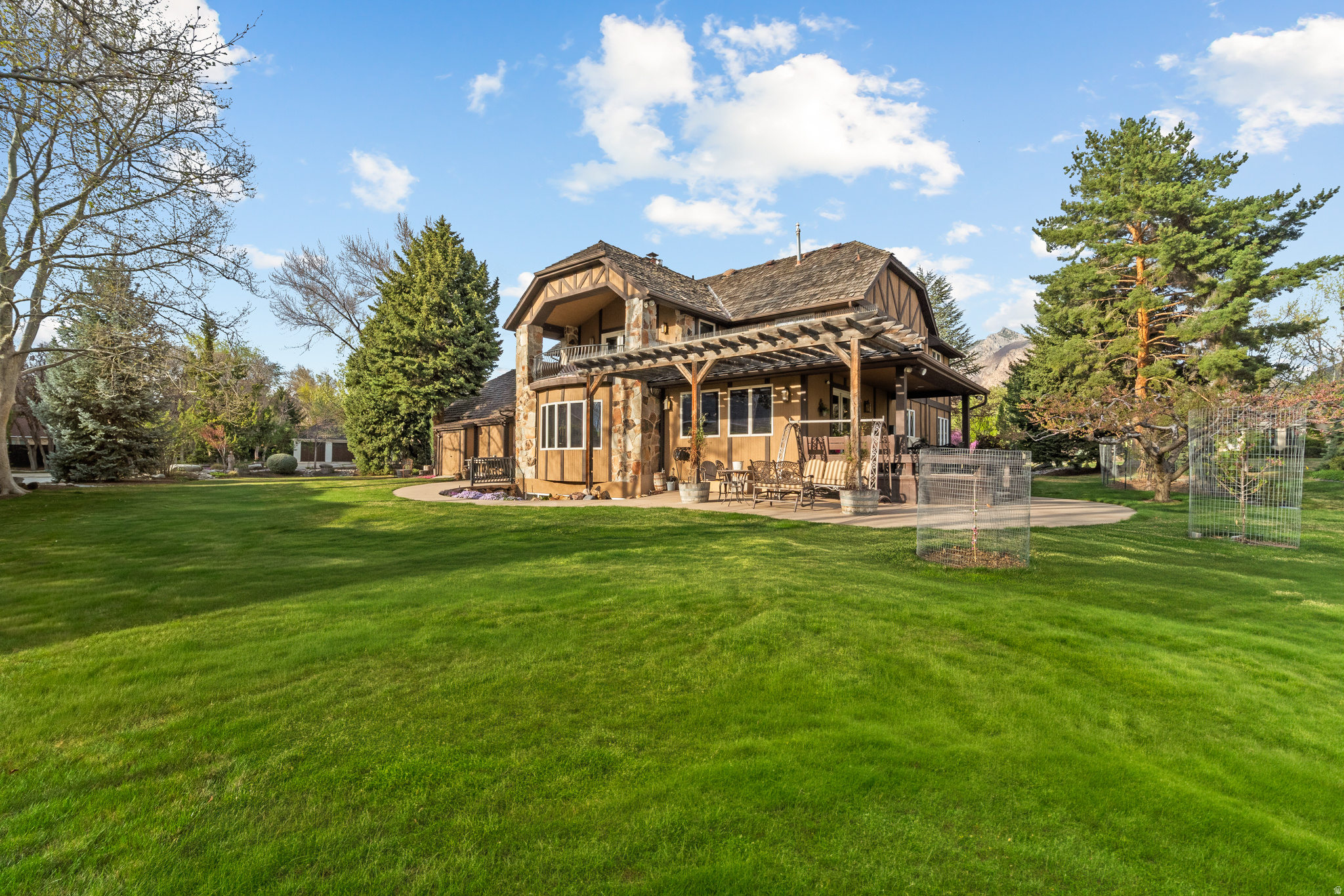 HIDDEN OAKS - Residential