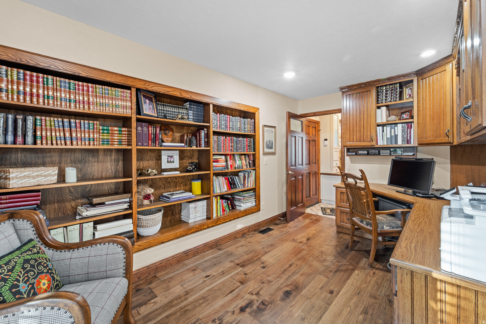 HIDDEN OAKS - Residential