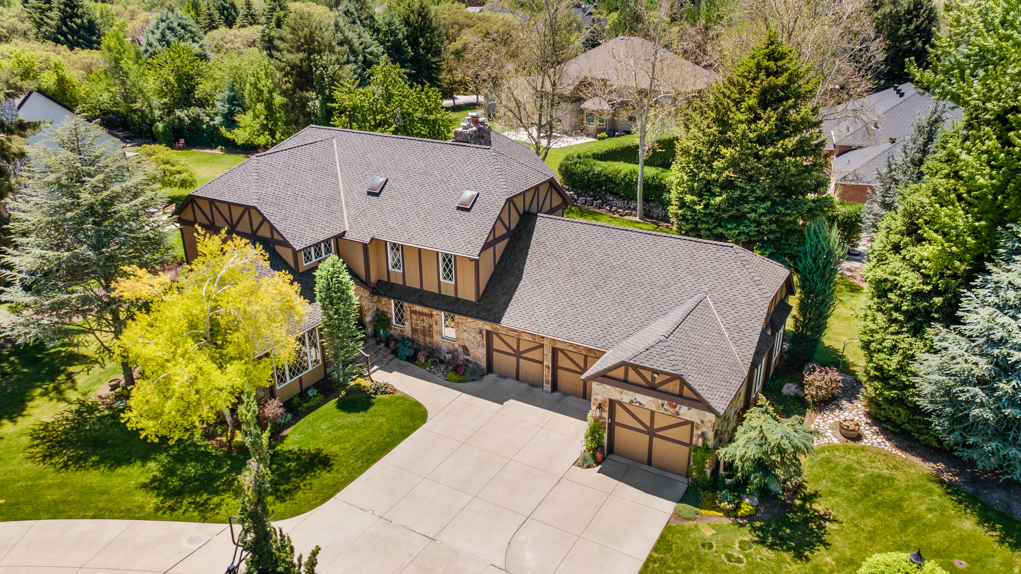 HIDDEN OAKS - Residential