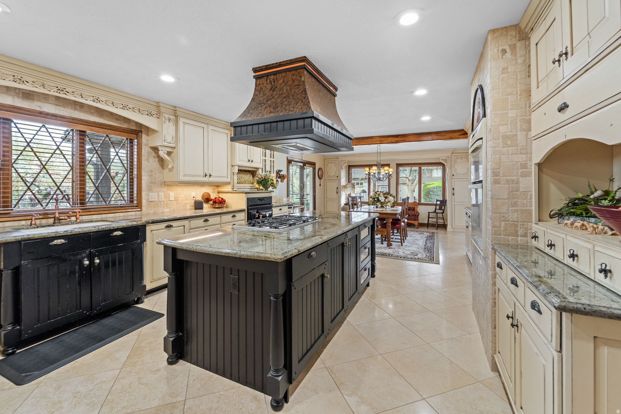 HIDDEN OAKS - Residential