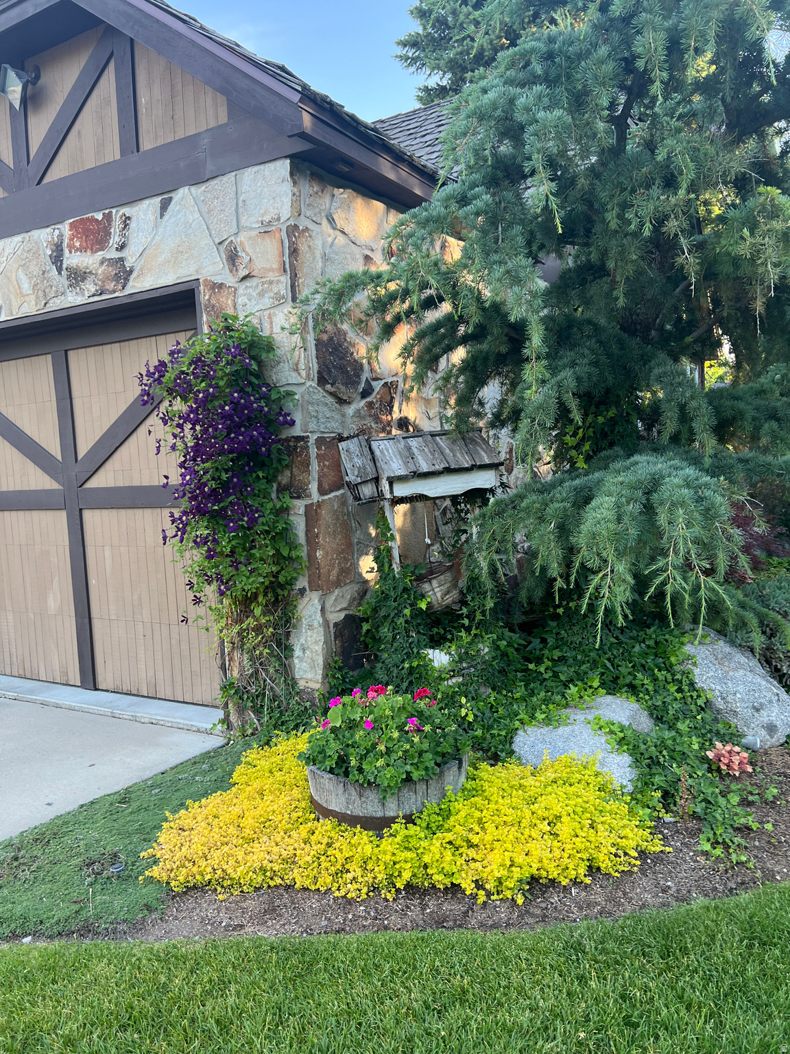 HIDDEN OAKS - Residential