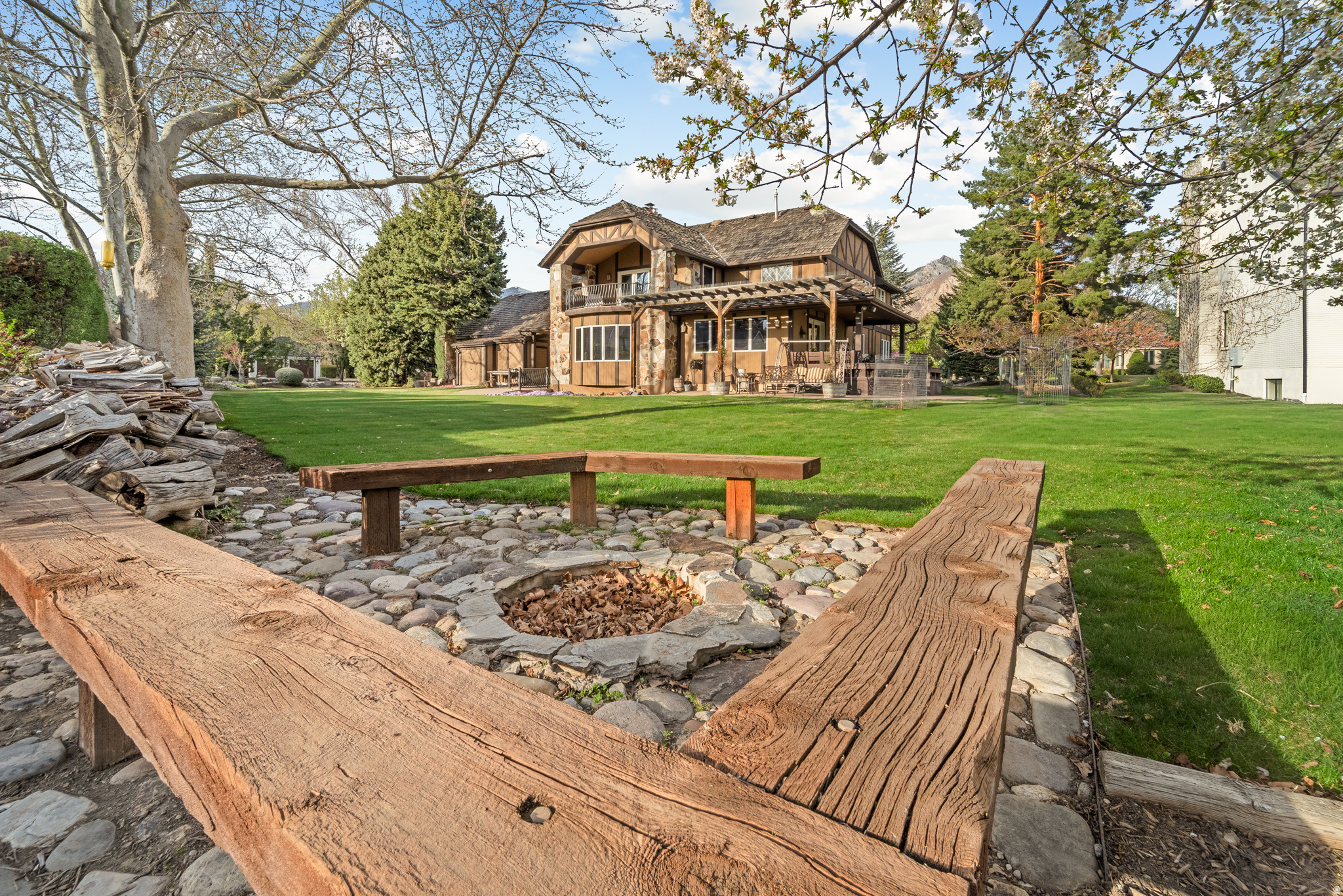 HIDDEN OAKS - Residential