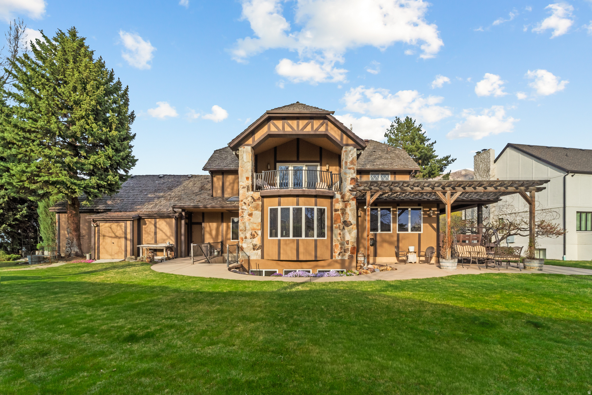 HIDDEN OAKS - Residential