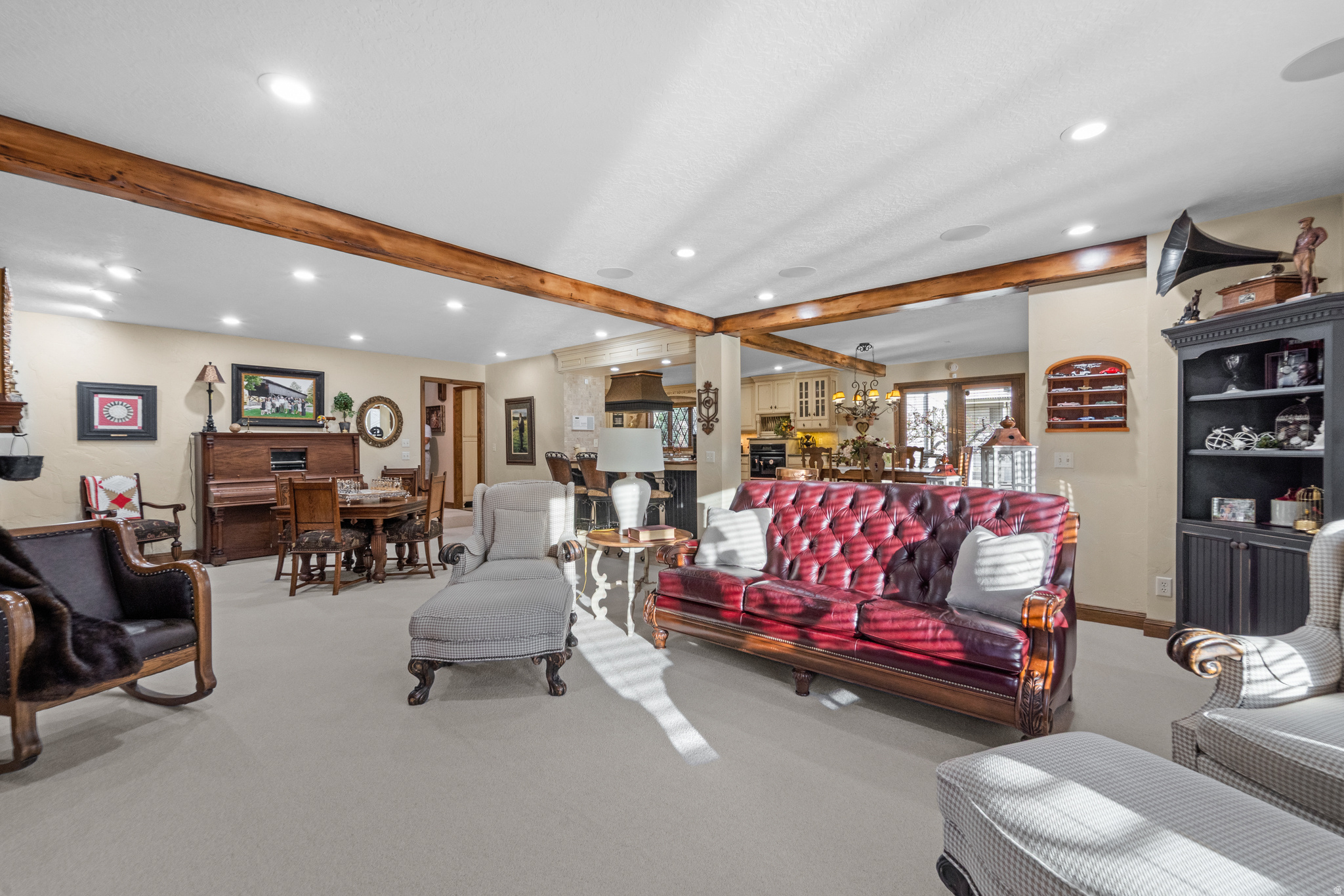 HIDDEN OAKS - Residential