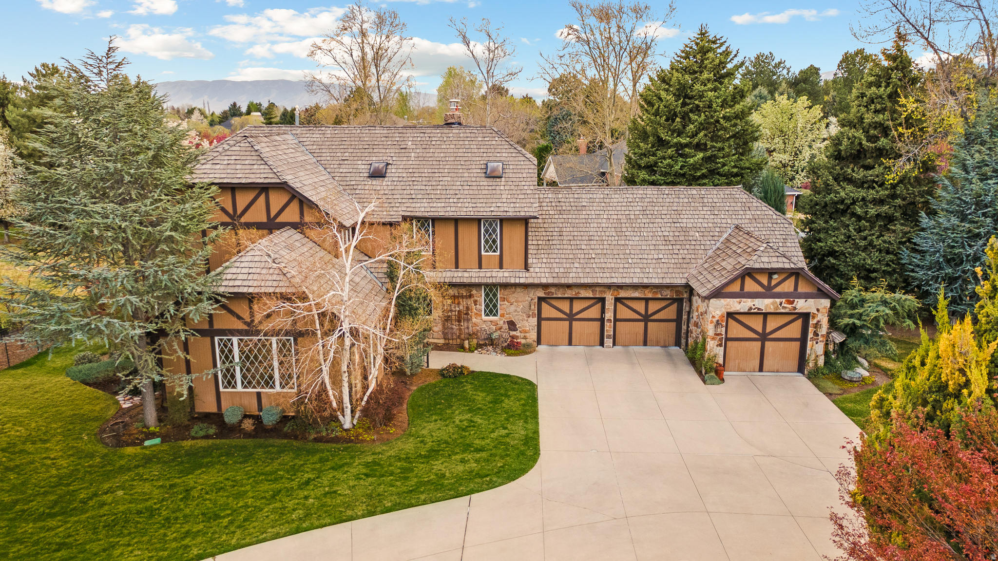 HIDDEN OAKS - Residential