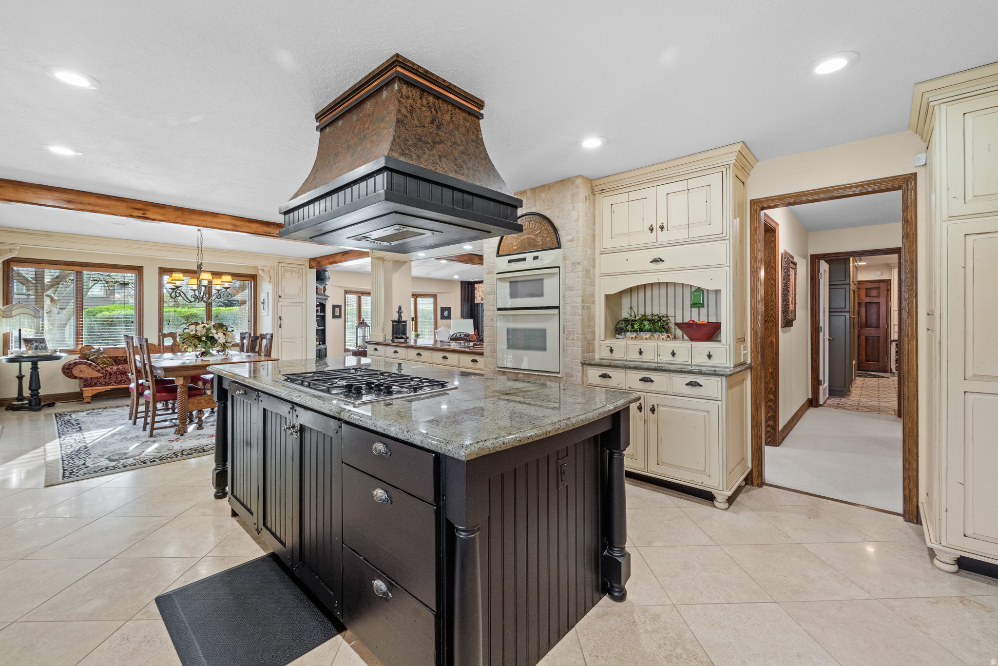 HIDDEN OAKS - Residential