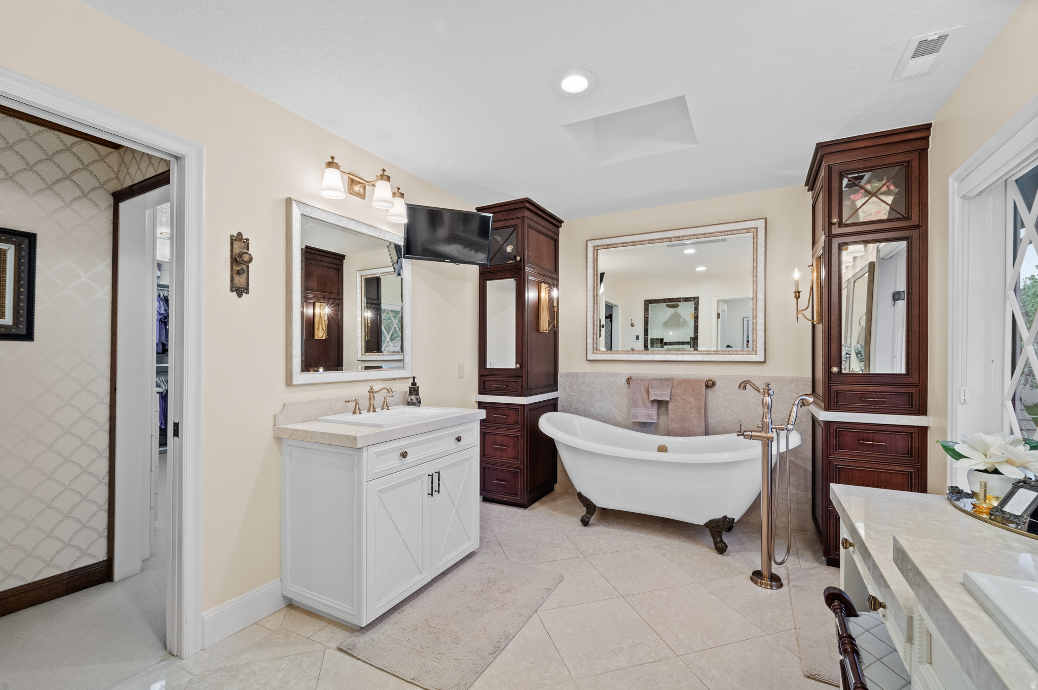 HIDDEN OAKS - Residential