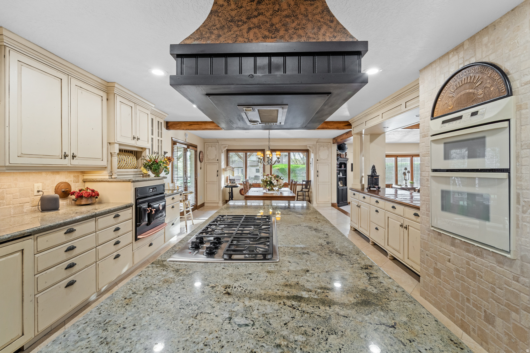 HIDDEN OAKS - Residential