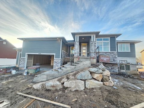 Photo of 1679 S 3875 W #401, Taylor, UT 84401 (MLS # 2131930)