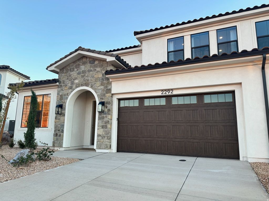 Photo of 2292 E ARENA ROJA DR, Washington, UT 84780 (MLS # 2137402)